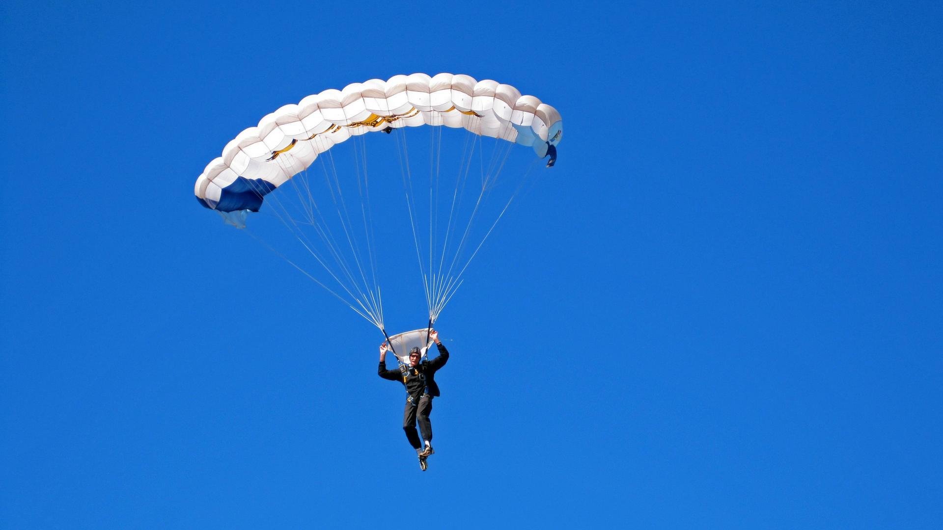 mk体育官网入口-本泽马关键进球，皇马绝杀巴塞罗那